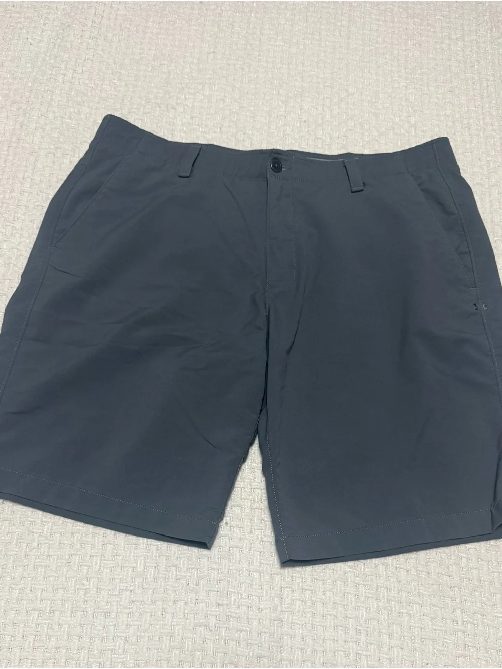 Under Armour HeatGear grey shorts, size 40
